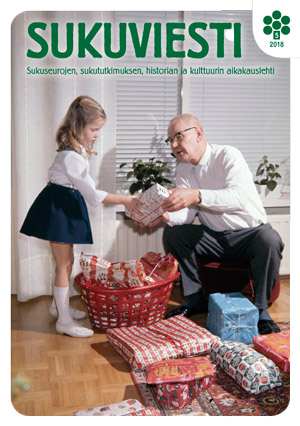 Sukuviesti 5/2018, kannessa: Vaari ojentaa lahjaa tyt&ouml;lle jouluaattona 1960-luvulla. Kuva: Juha Jernvall / Helsingin kaupunginmuseo, CC BY 4.0, kuval&auml;hde: Finna.