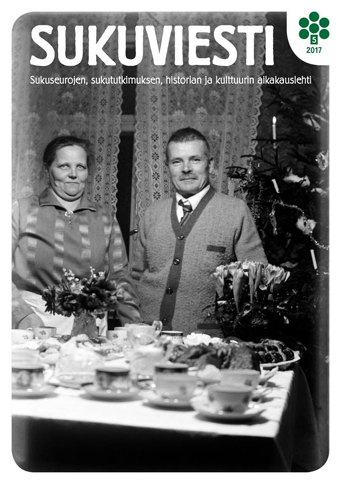 Kannessa: Lahtisen perhe vierailemassa Kannistojen luona joulun aikaan vuonna
1930, rouva ja herra Lahtinen kahvip&ouml;yd&auml;n vierell&auml;. Kuva: V&auml;ino Kannisto / Helsingin
kaupunginmuseon kokoelmat. Kuvan k&auml;ytt&ouml;oikeudet: CC BY 4.0